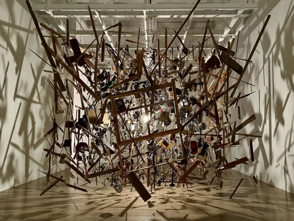 「YBA & BEYOND 世界を変えた90s英国アート」展（国立新美術館）開幕レポート。30年の時を経て届く混迷の現代のためのメッセージ（美術手帖） - Yahoo!ニュース