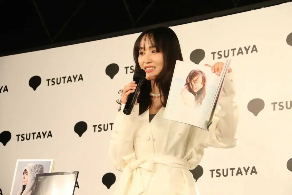 菅井友香　沖縄帰りの飛行機で石破茂前首相と遭遇「こんなことあるんだ」　取材後には報道陣にサプライズも - スポニチ Sponichi Annex 芸能