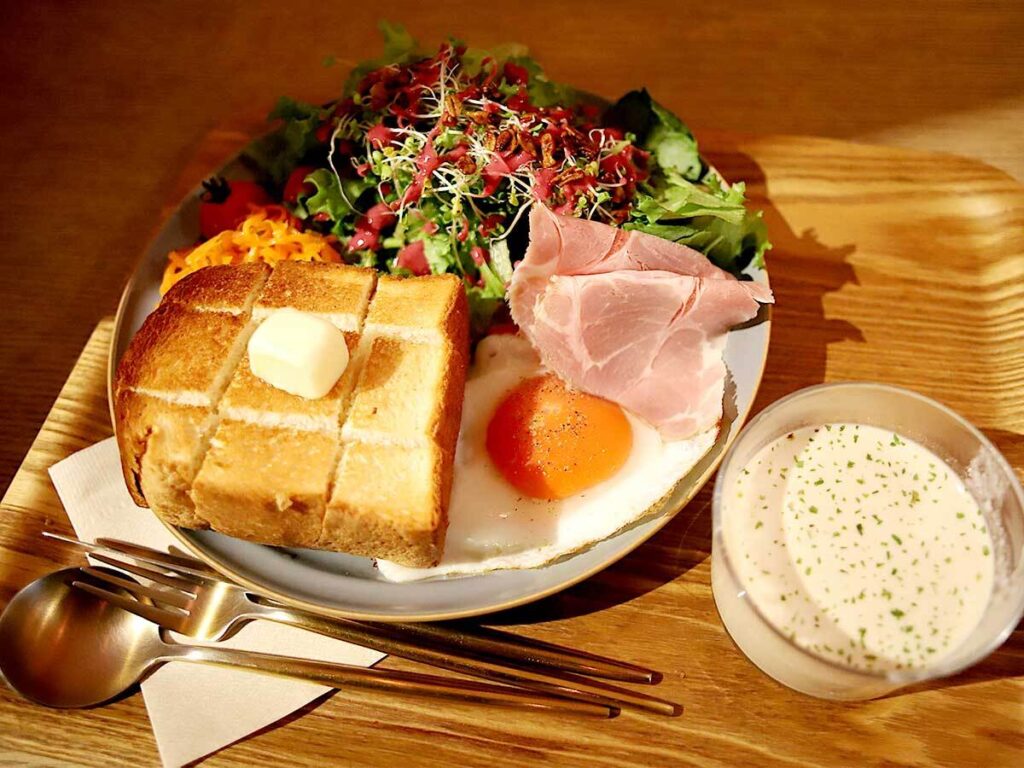 【大阪モーニング】パンとスープで大満足！『foodscape！ BAKERY北浜 パンとスープ』のトーストセット（食楽web） - Yahoo!ニュース