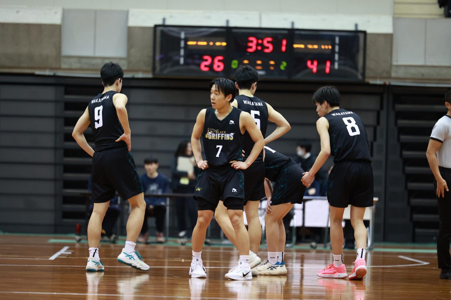 【高校バスケ】「部員6人」和歌山南陵の歴史を引き継ぐ「高野山 BLACK GRIFFINS」、オール1年生で近畿新人4強入り！（月刊バスケットボール） - Yahoo!ニュース