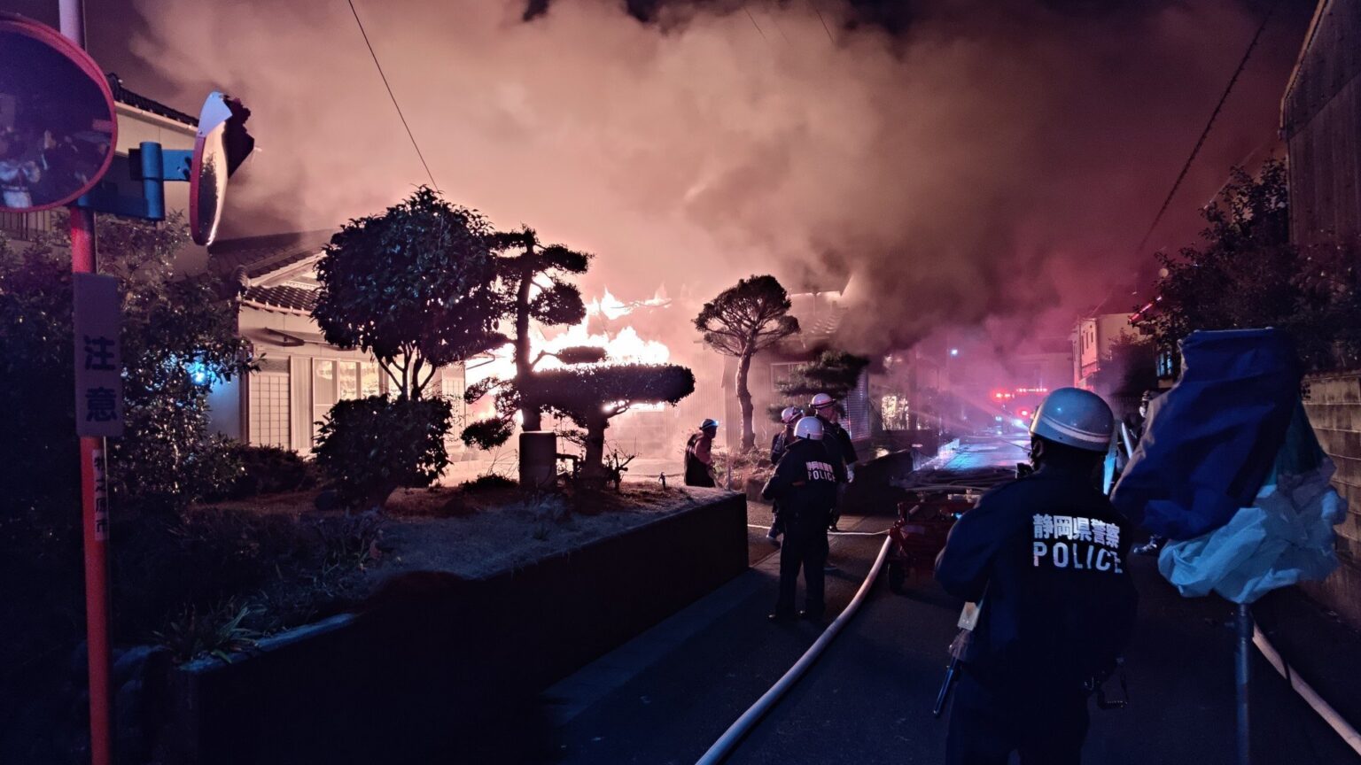 「建物1階から出火、延焼の危険が」住宅や倉庫など全焼 焼け跡から2遺体 住人の70代夫婦か=静岡・牧之原市（静岡放送（SBS）） - Yahoo!ニュース