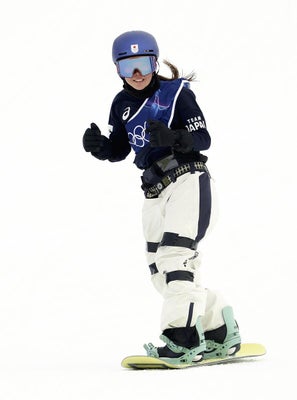 ２回目の演技を終えて拳を握る深田茉莉（１８日）＝三浦邦彦撮影