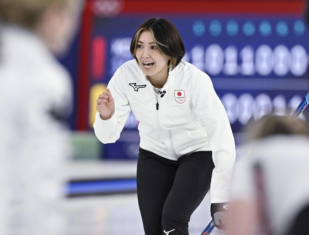 日本-イタリア 第7エンド、指示を出す吉村(共同)