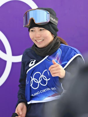 ３回目の演技を終え、笑顔を見せる深田茉莉（１８日）＝三浦邦彦撮影