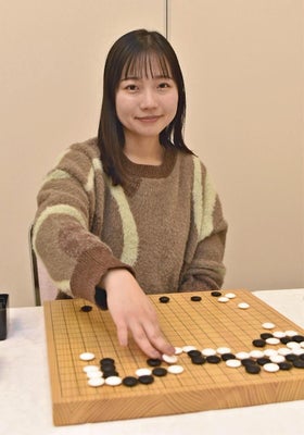 「囲碁インフルエンサー」として活動する福島さん（広島県尾道市で）