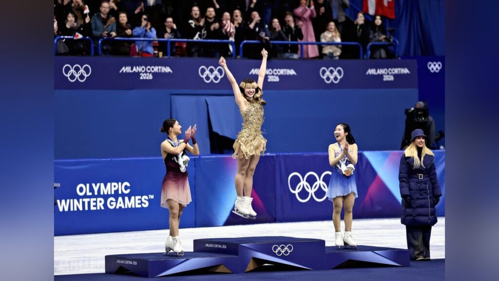 オリンピック :フィギュア女子の表彰式「ティナ固定」がＳＮＳで話題「花織ちゃんの優しさが伝わった」 - 読売新聞オンライン