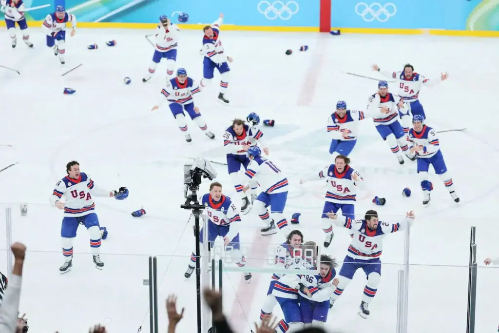 【アイスホッケー】米国が46年ぶり3度目の金メダル！宿敵カナダに延長戦の末に2―1で劇的勝利 - スポニチ Sponichi Annex スポーツ