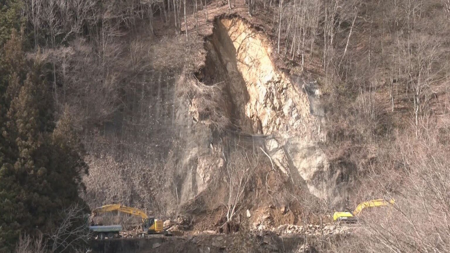 岐阜・高山市の国道158号で発生した土砂崩れ いまだ復旧めど立たず通行止め続く 県が同じ構造の「のり面」点検へ（CBCテレビ） - Yahoo!ニュース