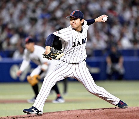 力投する先発の宮城（２７日）＝帖地洸平撮影