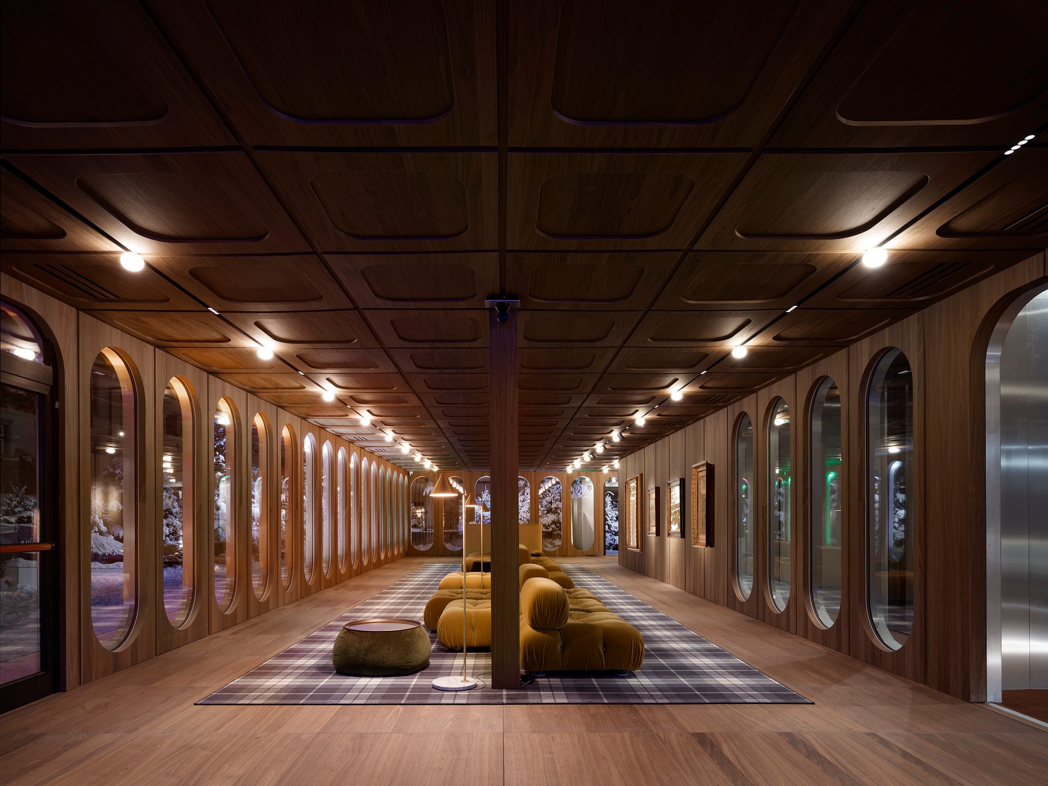 fabertechnica(ファベルテクニカ)がflosと共同開発した照明プロジェクトが展開されたカーザ・イタリアの様子。