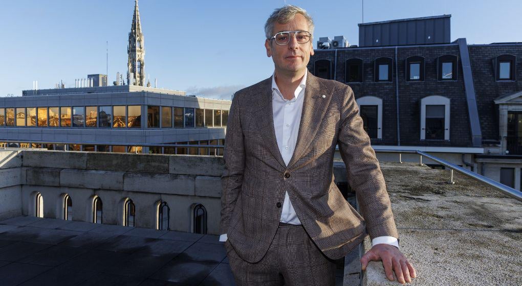 ブリュッセル予算大臣のディルク・デ・スメット氏（OpenVLD/アンダース）は、ブリュッセルの大臣の中で住宅手当を放棄していない唯一の人物である。