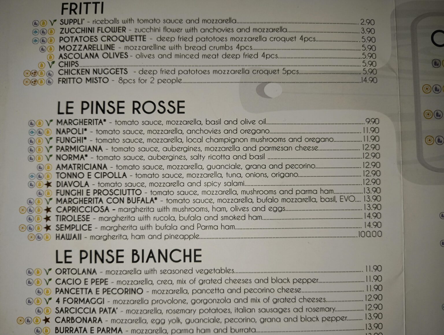 マルタにあるこのイタリアン レストランでは、ハワイアン ピザを頼むと 100 ユーロかかります