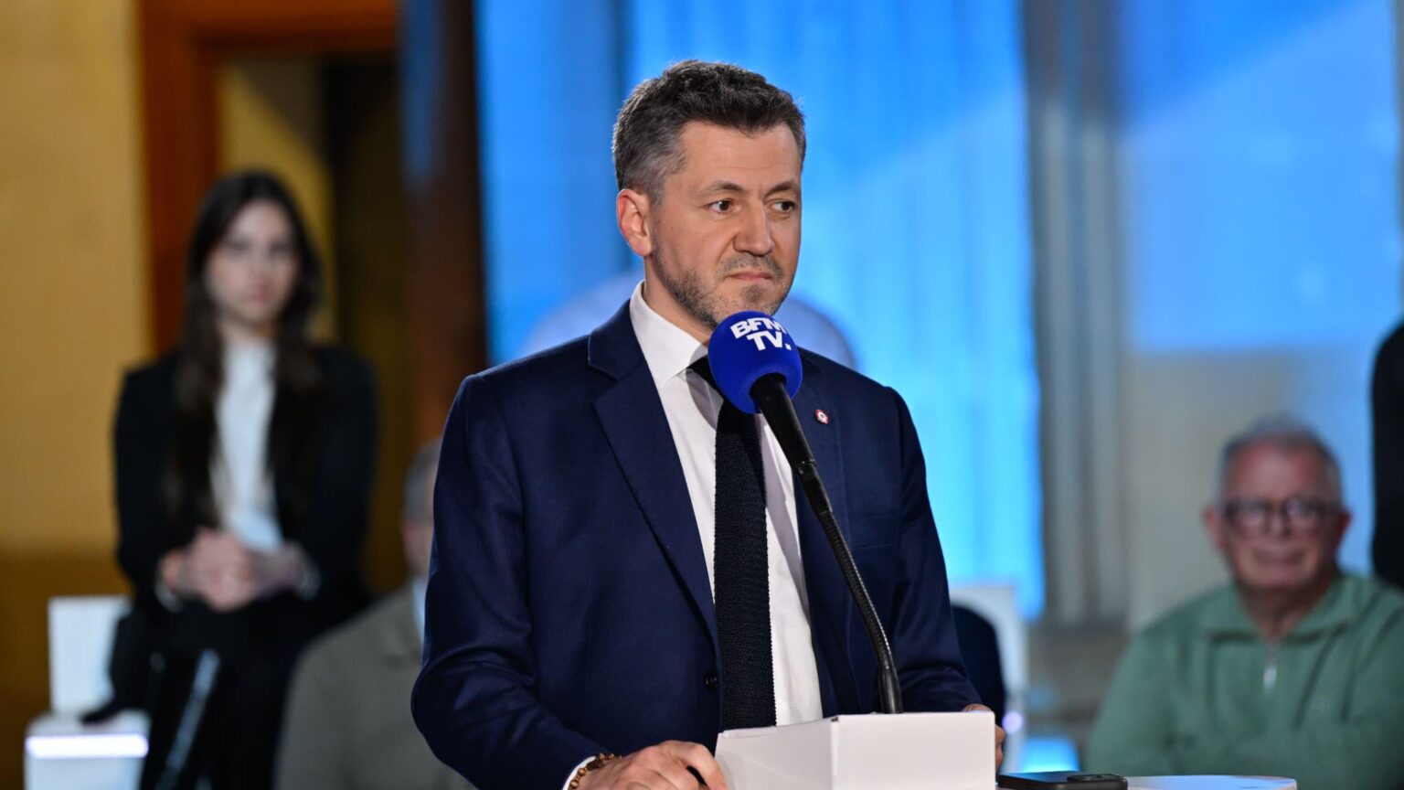 「私は主張します」：マルセイユのRN候補者フランク・アリシオ、特定のビーチに対する「アンチ・スカム」パスのアイデアを受け入れる