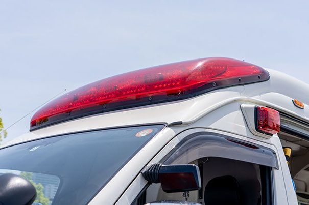 那覇で道路横断中の女性、はねられ死亡 金城の市道 沖縄