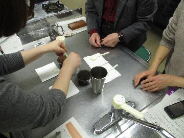 写真：参加者の方の体験の様子