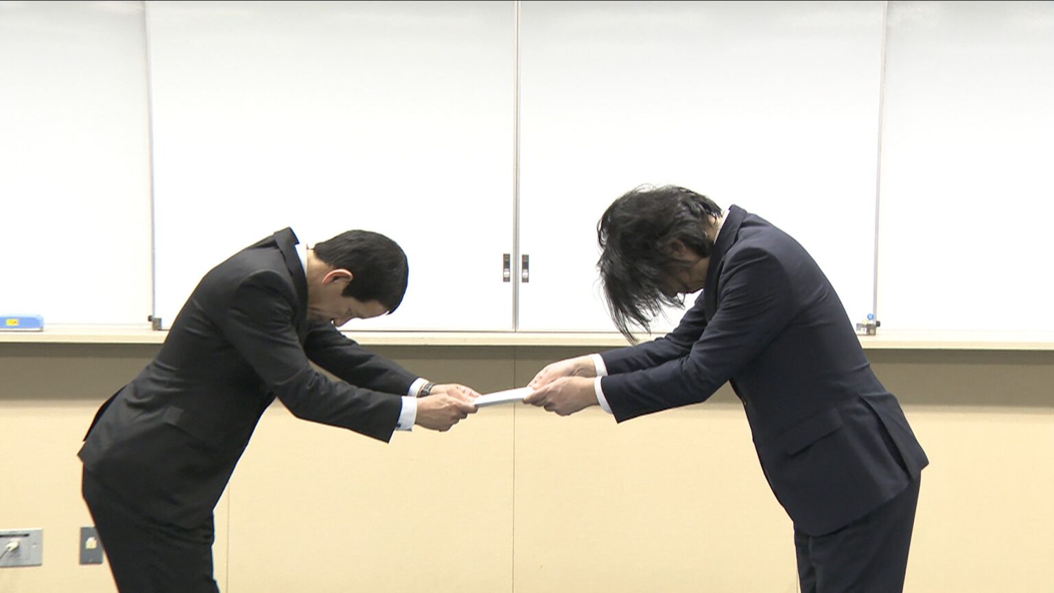 女子中学生にSNSで卑猥な言葉など「いじめ」１０件以上認定　神戸市の調査委が報告書を提出