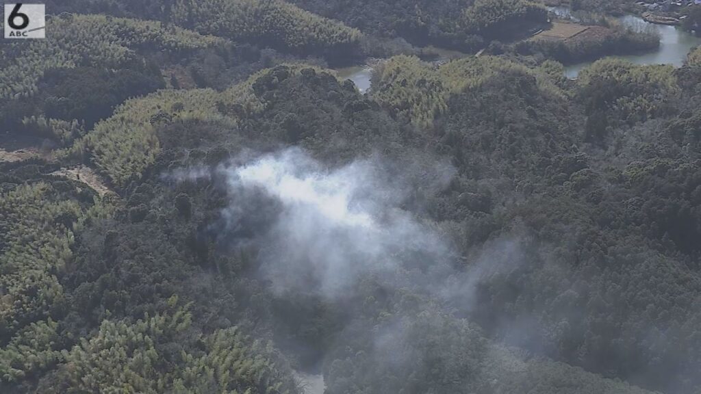 竹やぶ火災現場から男性の遺体見つかる　「いつも物を焼いている人がいた」情報も　警察が関連調べる　和歌山・紀美野町
