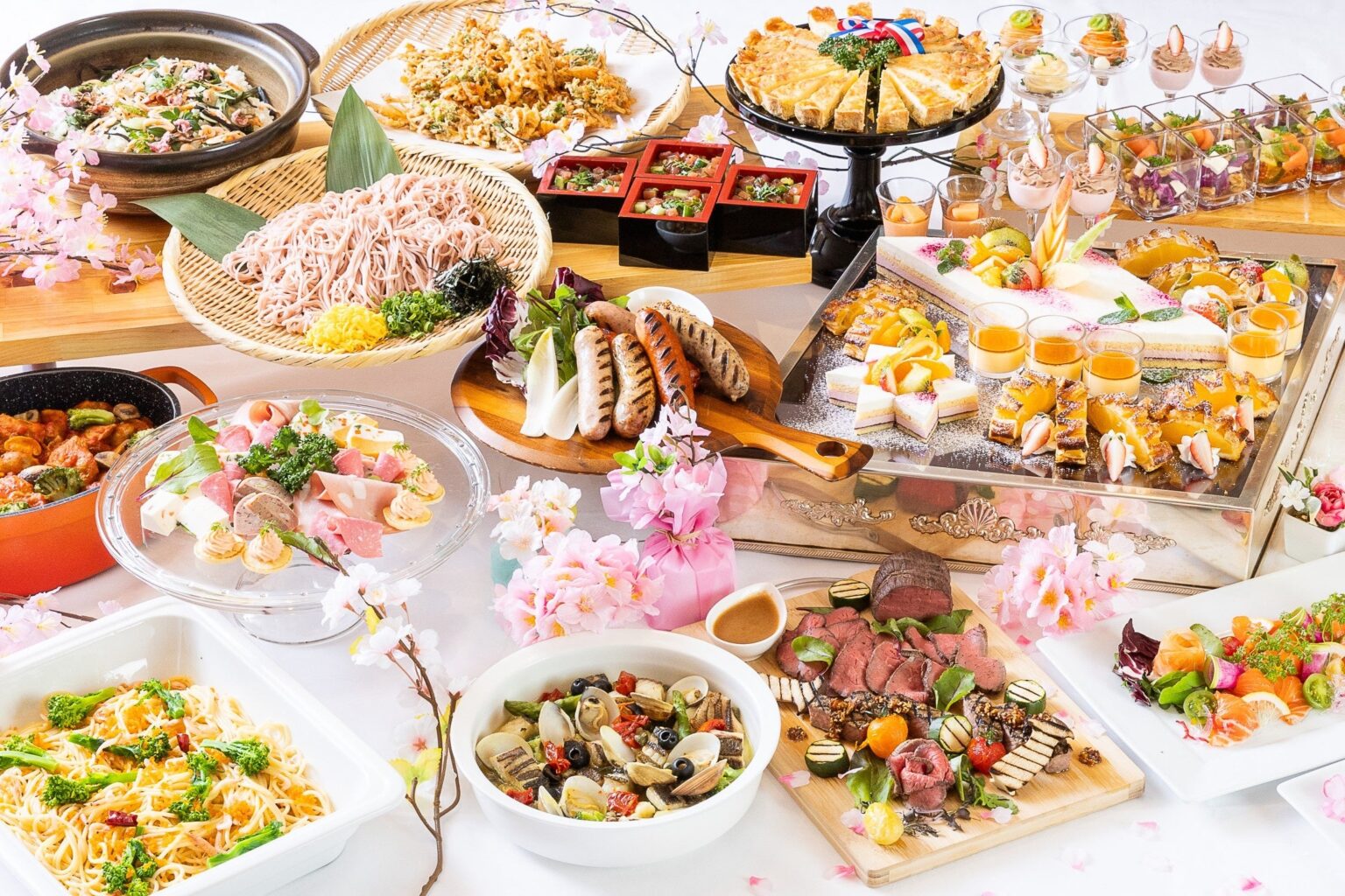 【広島県】桜並木を眺めてお花見ランチ！「ザ ロイヤルパークホテル 広島リバーサイド」で30種以上の春色ブッフェ開催 - ラブすぽ