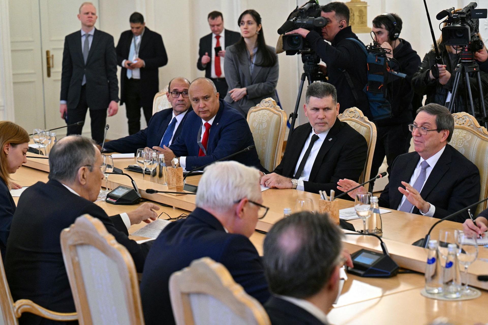 ロシア・キューバ外相会談、ラブロフ氏が米に海上封鎖回避を要請