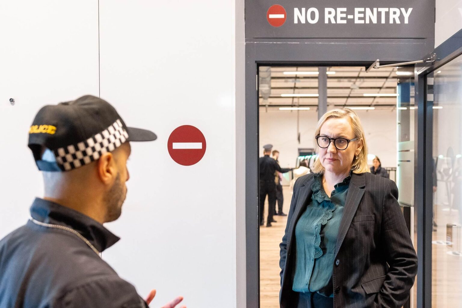 保護の撤回に関する法務大臣の法案がアルシンギ会議で承認された