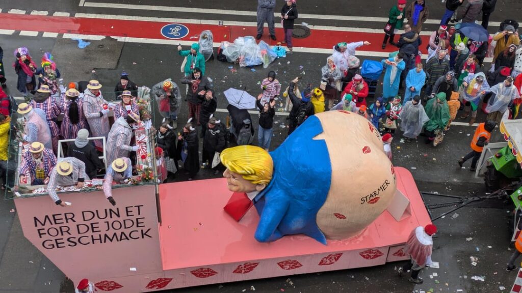 ケルンのカーニバルで見られたドイツ風刺の山車