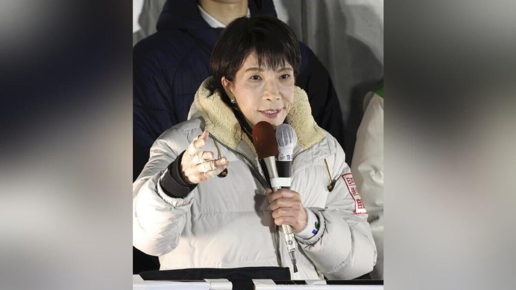 高市首相「奇襲解散」の狙い的中で大勝、それでも先に待つ地雷原と波乱のシナリオ ―「郵政解散」で圧勝した小泉首相の手法を想起させるもの