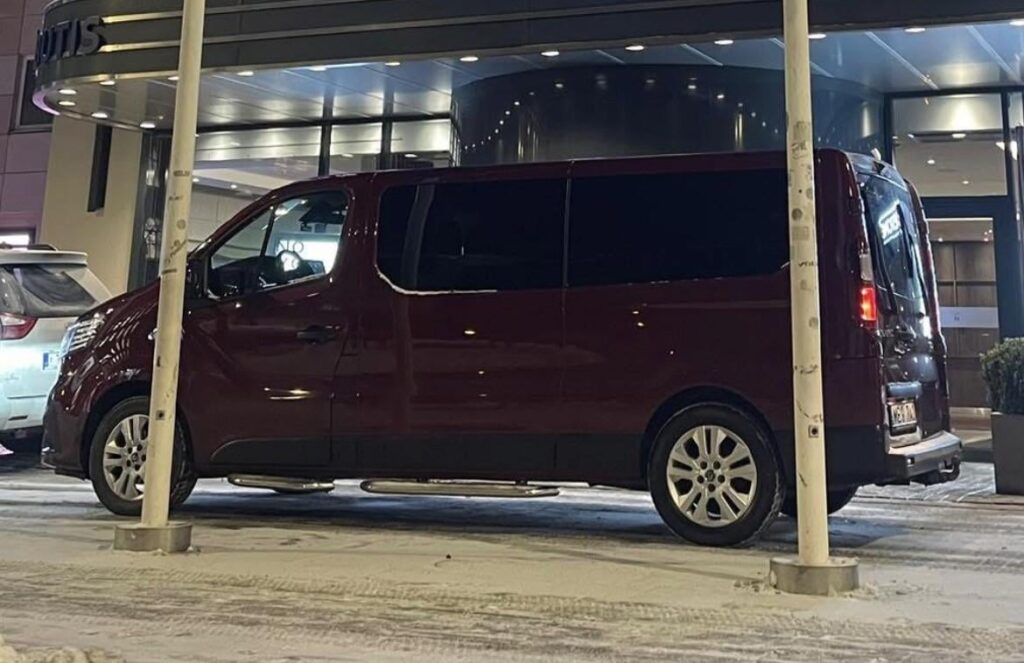 注意: 私は誘拐されました。私は他の人に警告します。