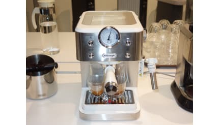 おうちカフェがもっと楽しく！ 「デロンギ クラシック エスプレッソ・カプチーノメーカー」にホワイトモデル誕生 - BCN＋R