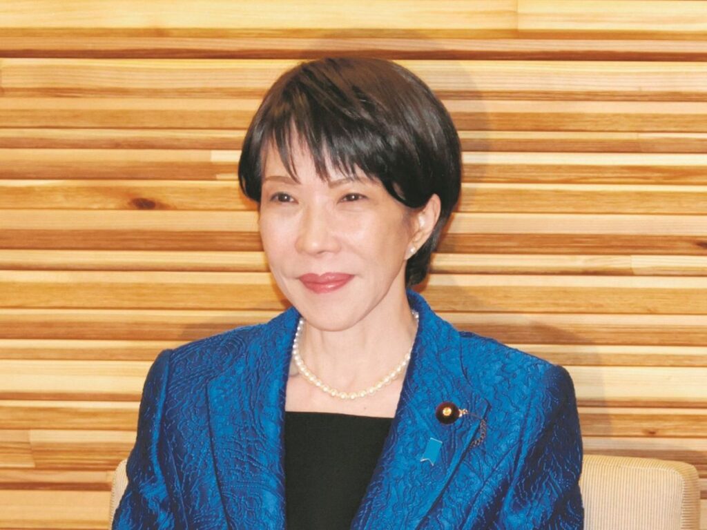 19日、臨時閣議に臨む高市早苗首相（佐藤哲紀撮影）