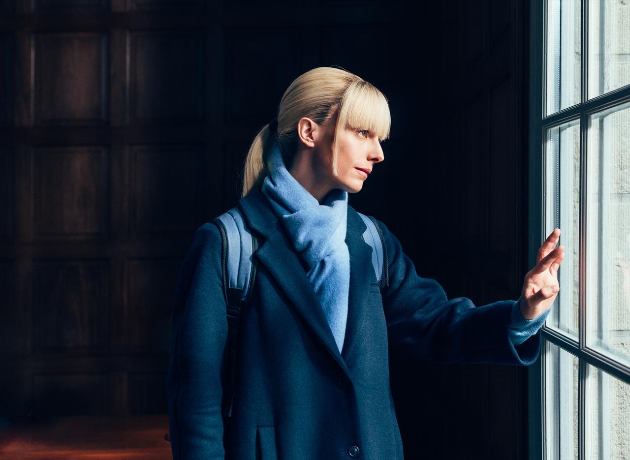 画像: アストリッド(サラ・モーテンセン) © Patrick FOUQUE - France Télévisions - JLA