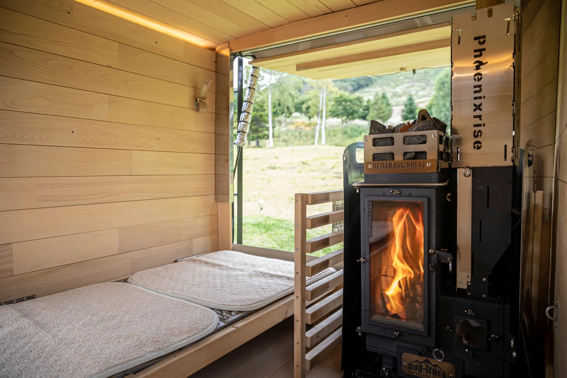 木製のサウナ室