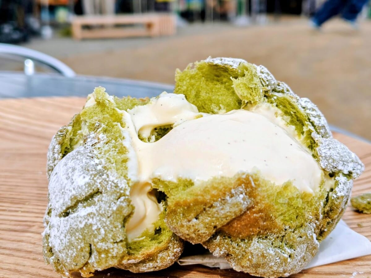 静岡県牧之原市・道の駅 そらっと牧之原「さとりベーカリー」お濃茶カスタードメロンパン2