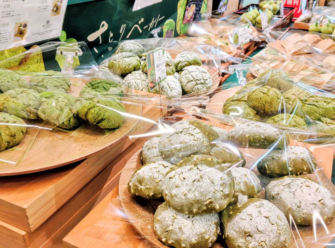 静岡県牧之原市・道の駅 そらっと牧之原「さとりベーカリー」店内