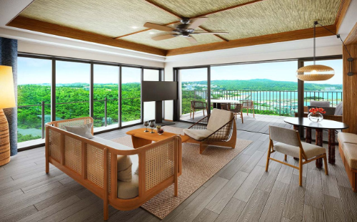 「BLISSTIA SUITES & RESORT 沖縄恩納村」客室、ラナイを併設したつくり
