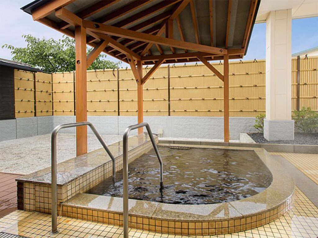 【茨城県の人気スーパー銭湯】「小美玉温泉 湯～GO！」は琥珀色の天然温泉が自慢の施設。食事処のメニューも充実 - All About ニュース