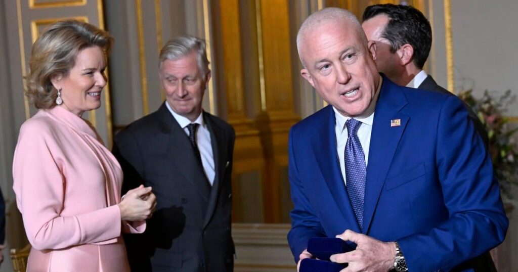 米国大使、ベルギーを反ユダヤ主義で非難、「無礼な」ヴァンデンブルック大臣を標的に