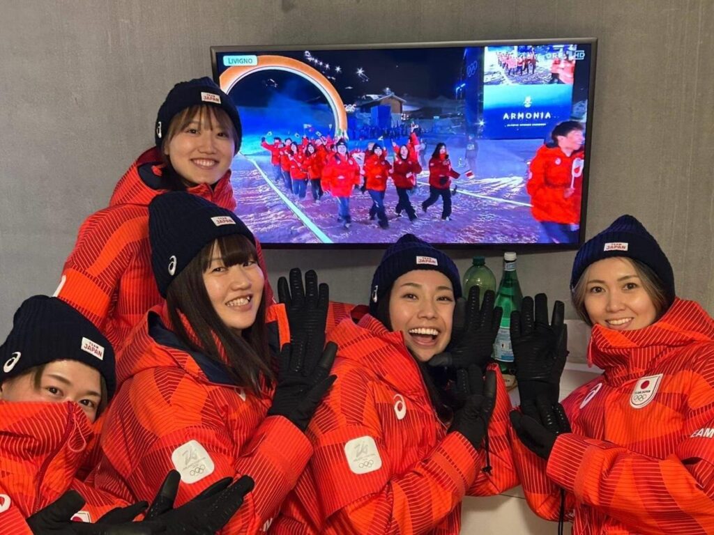 スイス調整中でも気持ちは現地！小林未奈が届けたTEAM JAPANの笑顔 | 話題の投稿 | スポーツブル (スポブル)