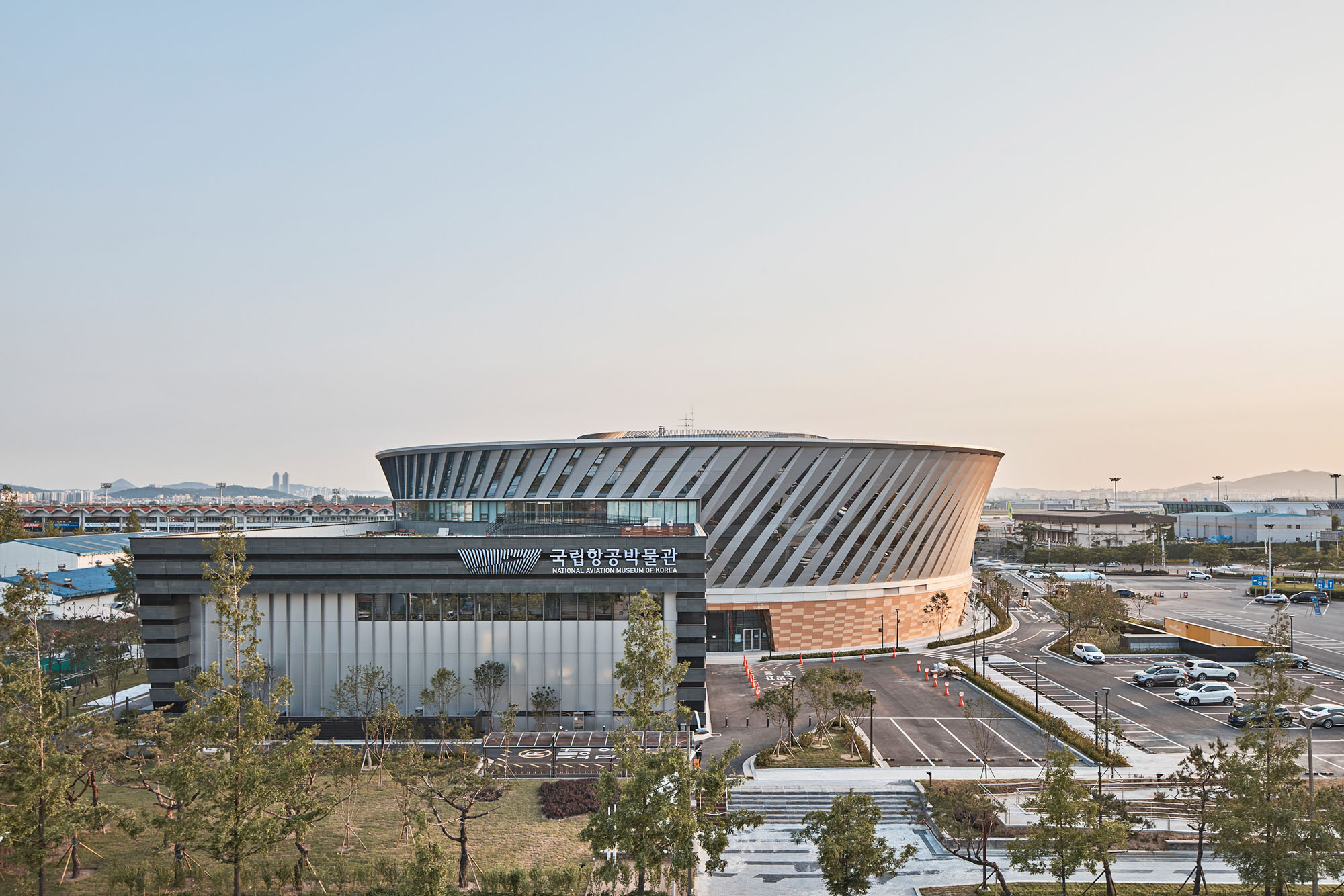 〈韓国国立航空博物館(National Aviation Museum of Korea)〉HAEAHN Architecture
