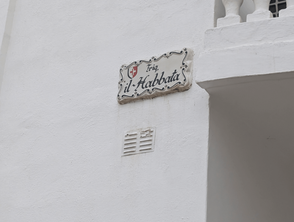 ノックするのは彼です