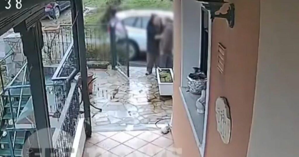 ロマ、高齢男性を抱きしめて首から鎖を盗む – 63件以上の窃盗と強盗で12人の逮捕者が告発 – ほぼ200件の訴訟が起こされている – 彼らは収入ゼロを宣言し、略奪金41万ユーロで多額の出費とともに給付金を受け取った