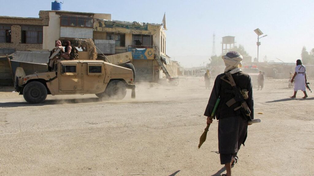 パキスタン、アフガニスタンのタリバン政府との「開戦」でカブールを爆撃