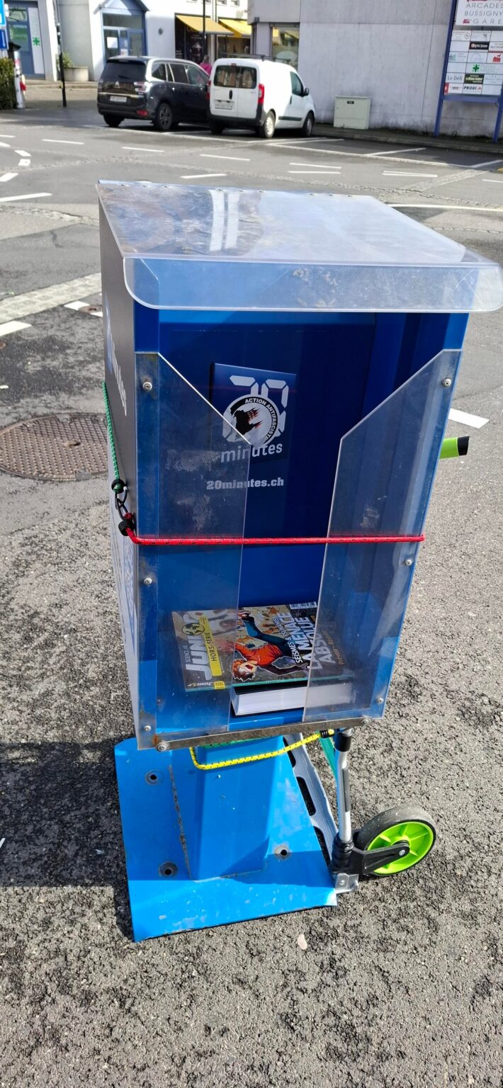 ようやく合法的に入手できました。 20分間のカセット/新聞ディスペンサー