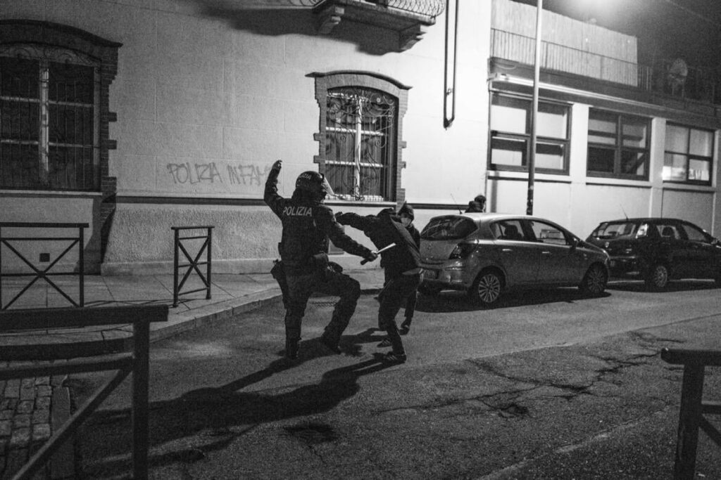 機動隊を担当したのはクラウディオ・フランカヴィラさん（60歳）