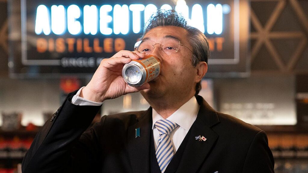 日本代表選手よりも人気？日本の在英大使、セルティックで「現地ファンを魅了」した理由 - Qoly-Sports＆the Style