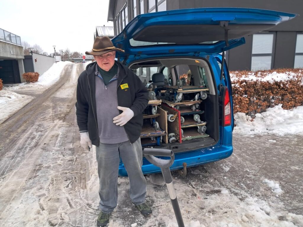 「ウクライナを助けて」トラックに積み込む手伝いが必要だという私の投稿をご覧になった皆さんに感謝いたします。トラックはポルタヴァに送られました。ここにその日の写真と情報をいくつか掲載します。