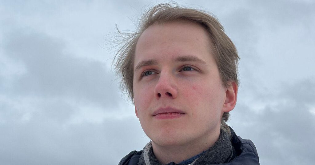 土木技師のサイモンさん（25）は50以上の仕事に応募したが、「楽しむのは難しい」