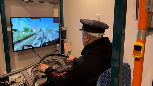 ケンコバが三重・伊勢市へ!バスの運転席があるホテルと創業112年の老舗居酒屋を堪能 | ケンコバのほろ酔いビジホ泊 全国版 | BS朝日 ケンコバが三重・伊勢市へ!バスの運転席があるホテルと創業112年の老舗居酒屋を堪能 | ケンコバのほろ酔いビジホ泊 全国版 | BS朝日