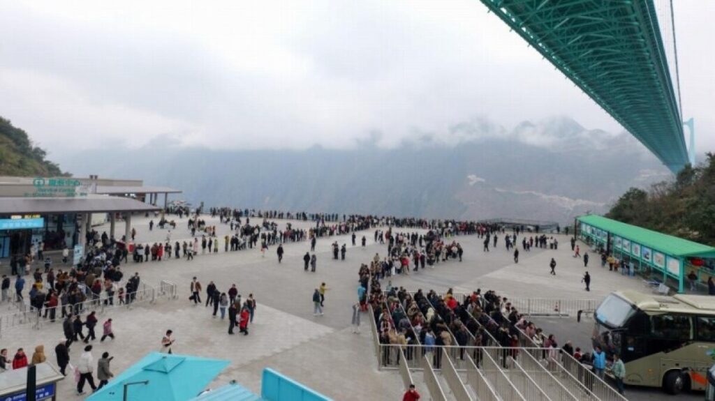「世界一高い橋」花江峡谷大橋、春節9連休の観光客が延べ数十万人に―中国 「世界一高い橋」花江峡谷大橋、春節9連休の観光客が延べ数十万人に―中国