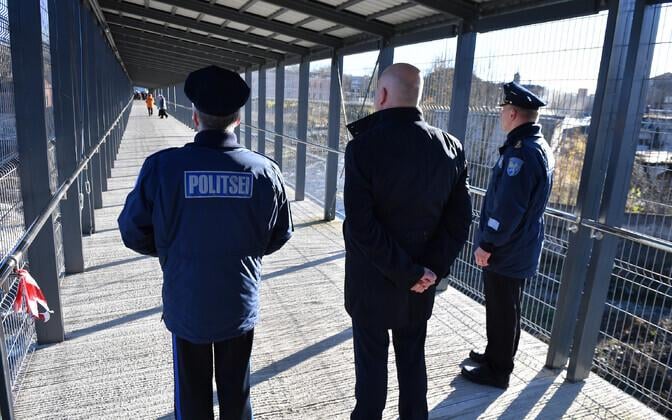 エストニア、ロシア国境通過後の東部国境閉鎖の可能性を検討