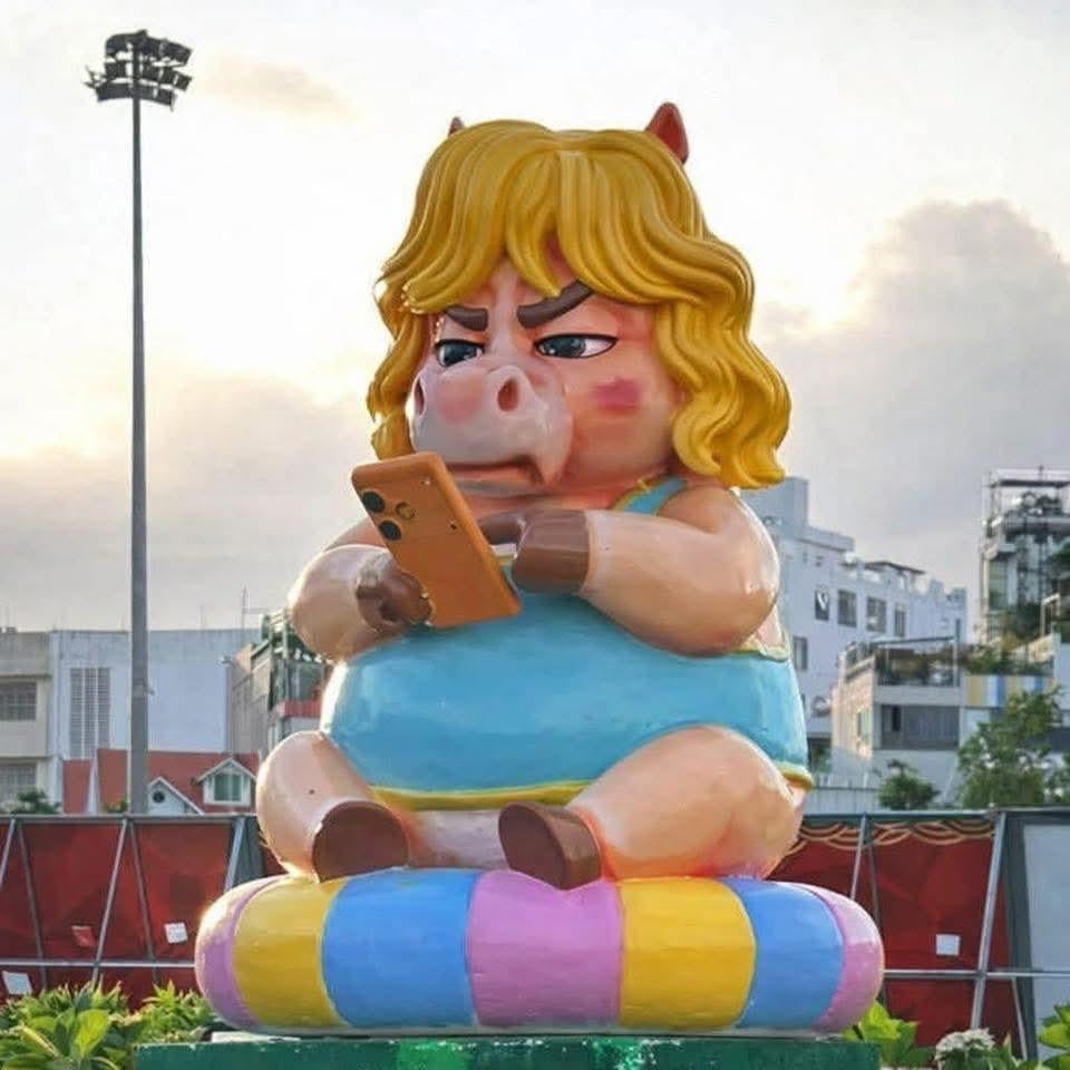 夢中でスマホをいじっていて、ふと顔を上げたら…